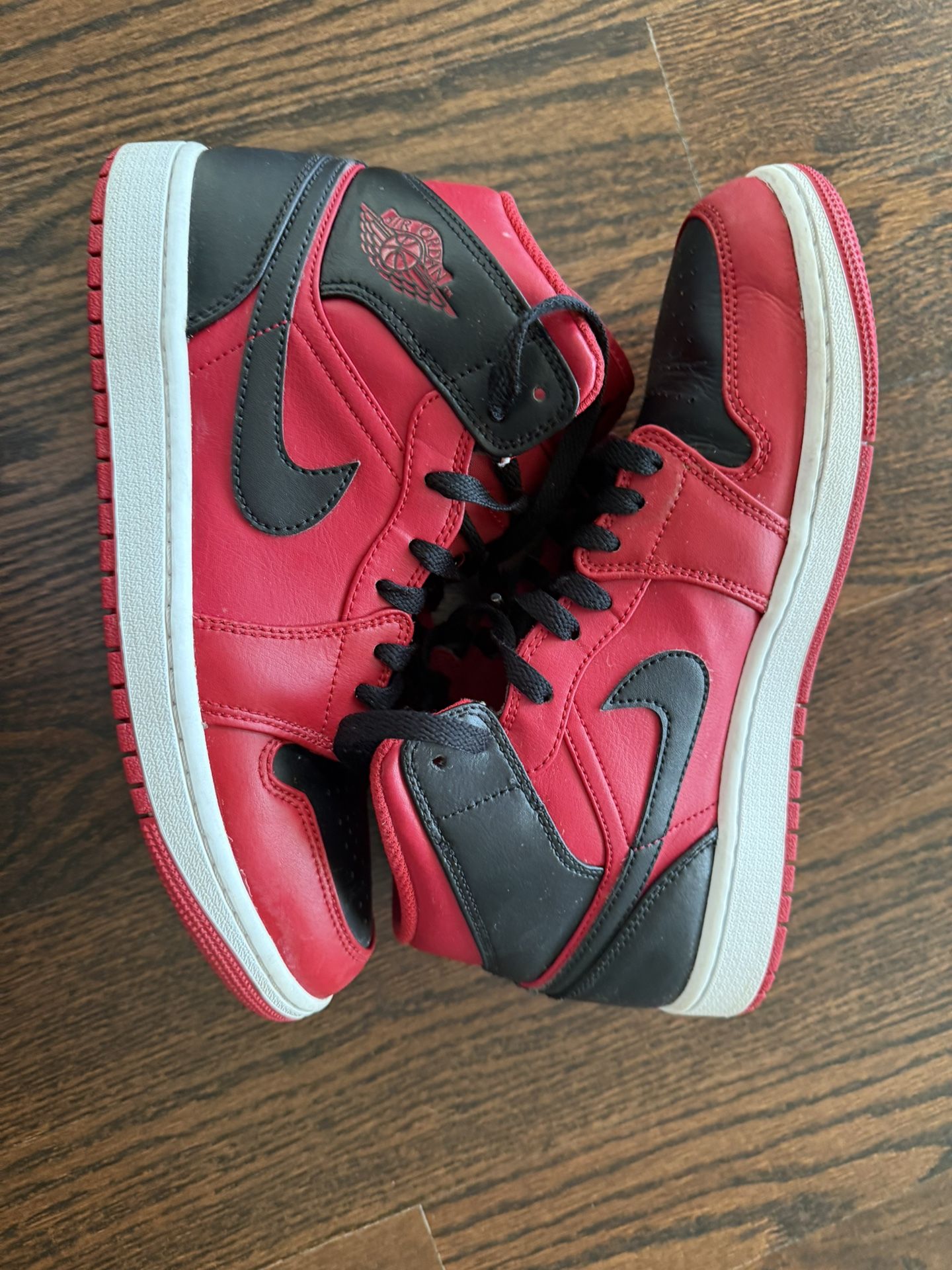 Men’s Jordan 1 Mid Reverse Bred