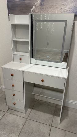 Kids bedroom vanity table with lights