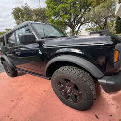 2023 Ford Bronco Black Diamond 4-Door | Low Miles | Clean Title | Like New