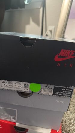 Jordan 5’s (Raging Bull 5’s) GRADE SCHOOL SIZE 7 (youth)