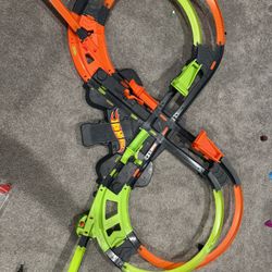 Hot Wheels Colossal Crash Track