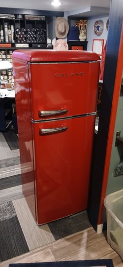 Galanz 'retro' 3/4 size refrigerator