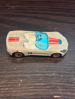 Hot Wheels Chevrolet Corvette Stingray Convertible 2014 1:64 White/Red #29