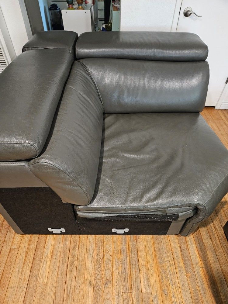FREE CORNER COUCH SECTIONAL