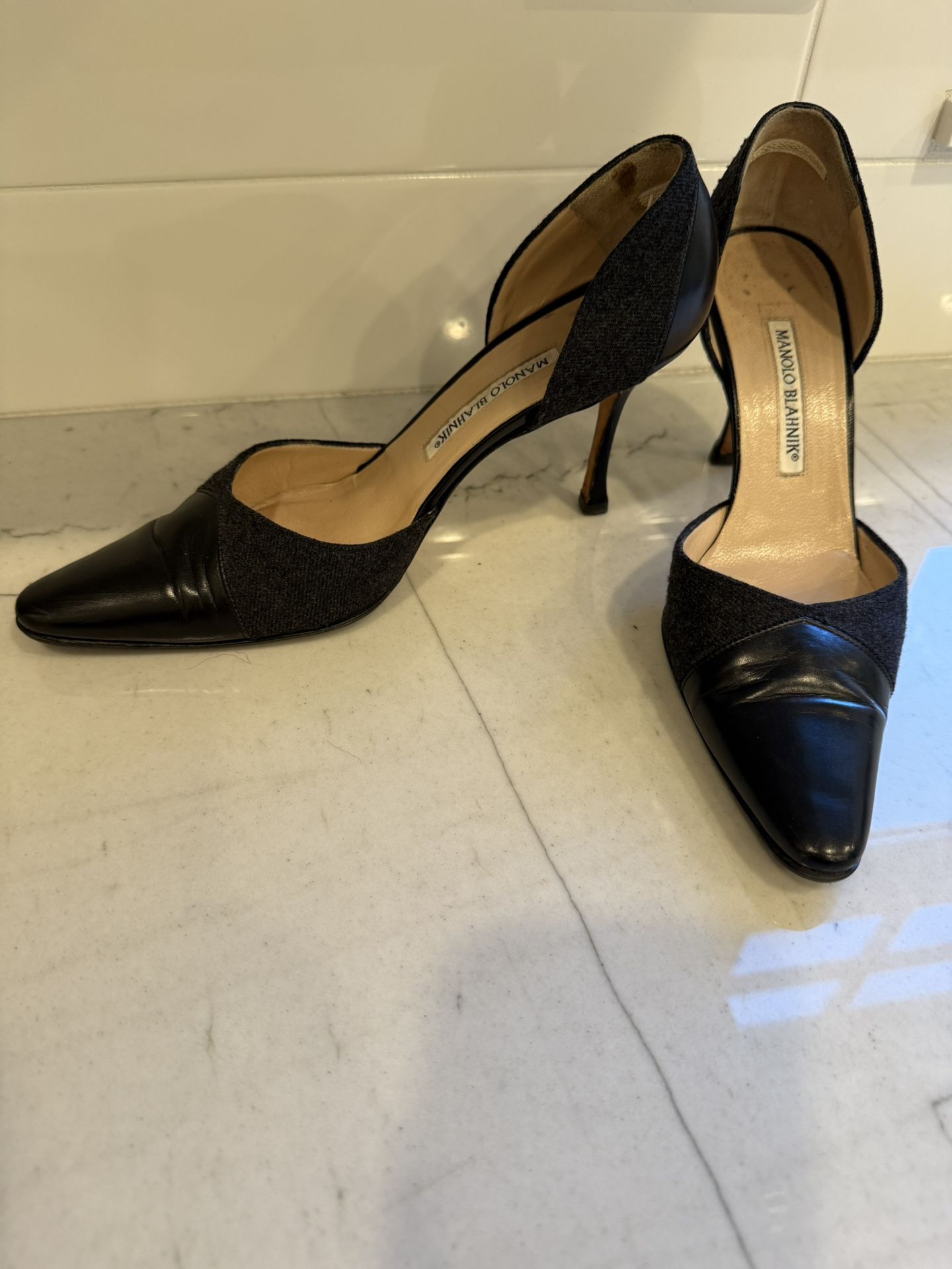 Manolo Blahnik Women Leather & Wool Pumps/Shoes, Size 38.5