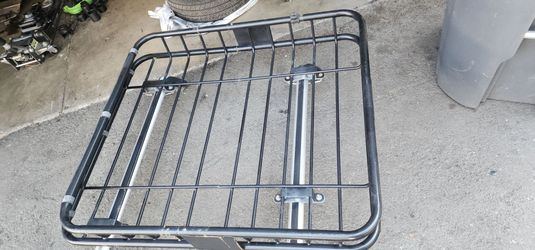 Roof cargo basket