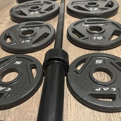 NEW Olympic Equipment: 6 ft Black Barbell With Weight Plates: 45s to 2.5s Total: 283 lbs