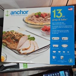 Brand New anchor hocking company 13 pc prep and bake sell