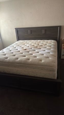Eastern king size bed with frame for sale asking 80$