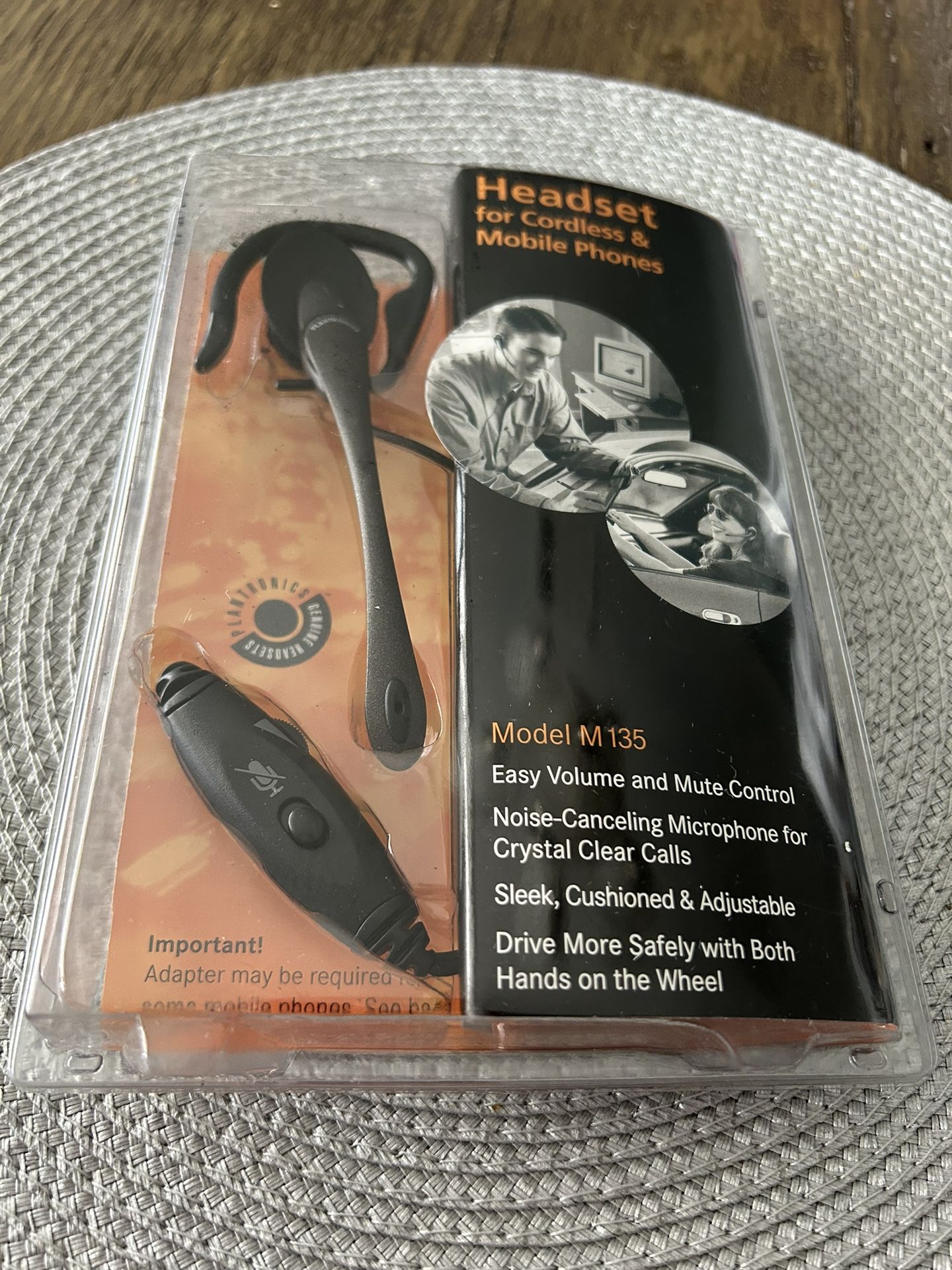 New Plantronics  headset for cordless and mobile phones model M135