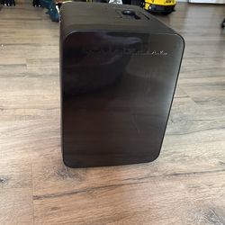Fridgaire Mini Fridge 