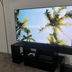 Smart Samsung TV 55 inch with a table