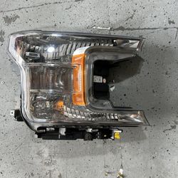 RH Headlight Headlamp Used OEM 2019 FORD F150 KL34-13005-AA *BACK CRAKED*
