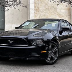 2013 Ford Mustang Premium 