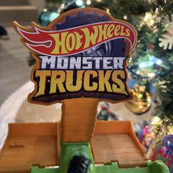 Hot Wheels Monster Trucks Track