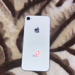 Silver iPhone 8 (DAMAGED)