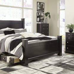 Mirlotown Storage Poster Bedroom Set


