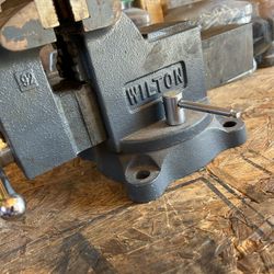  Bench Vise