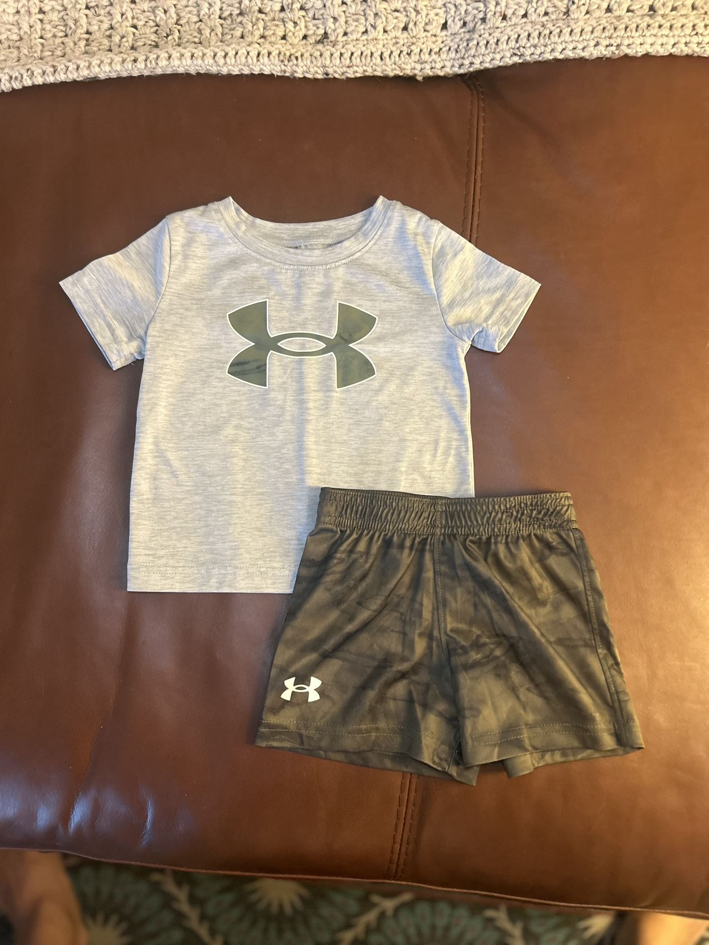 🌟 🌟 [2 pairs] Under Armour - two-piece set- shirt and camouflage shorts & Born Awesome [12 & 24 M]