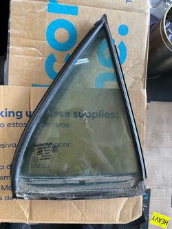 98-02 Honda Accord rear passenger vent glass