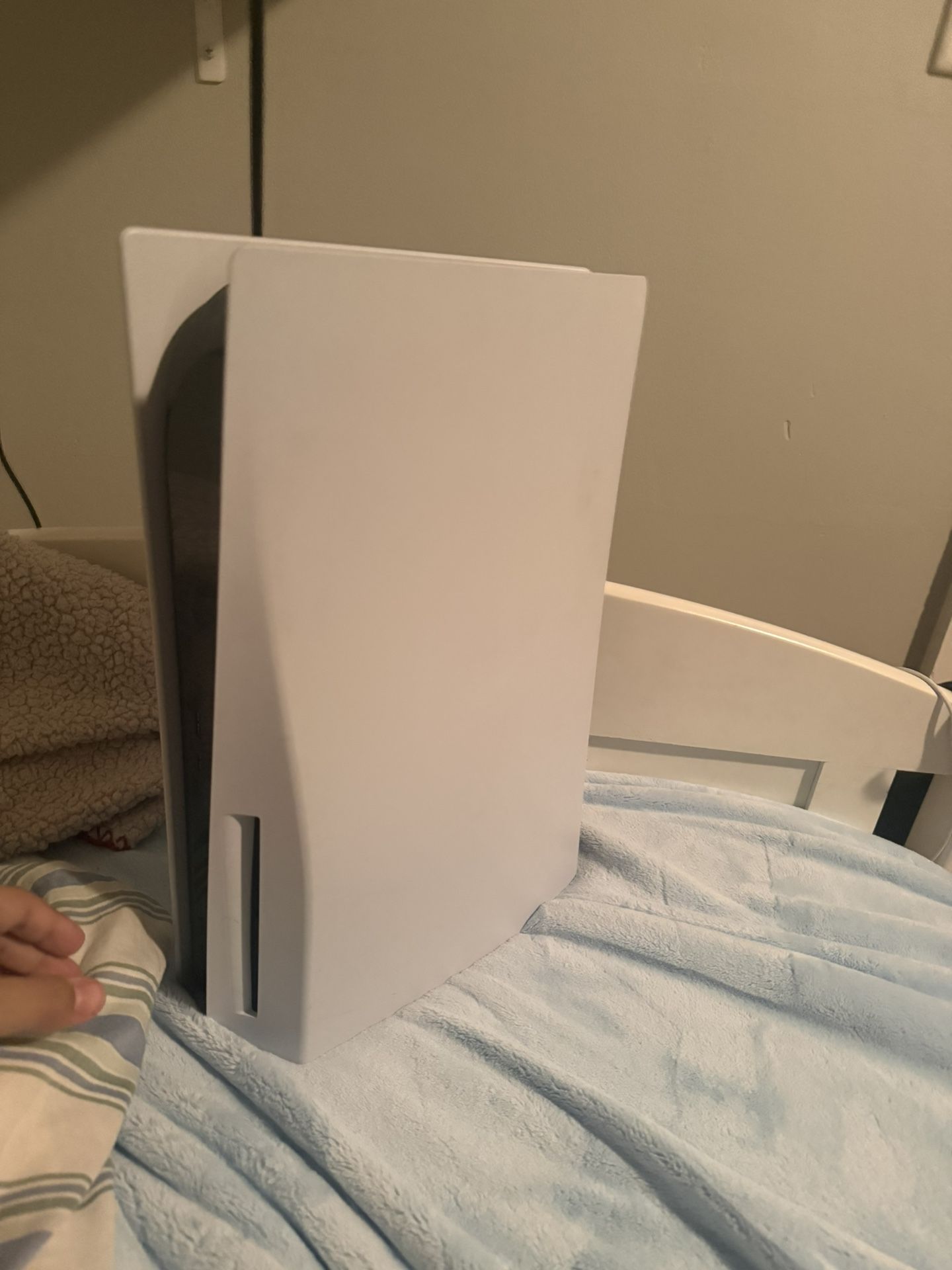 Ps5 Has Box. No Controller Cause It Broke. The Max I Can Do Is $650 To Lowest Is 500.