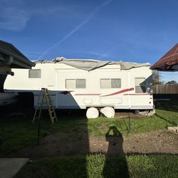 2004 29ft Terry Dakota 1 slide 5th wheel
