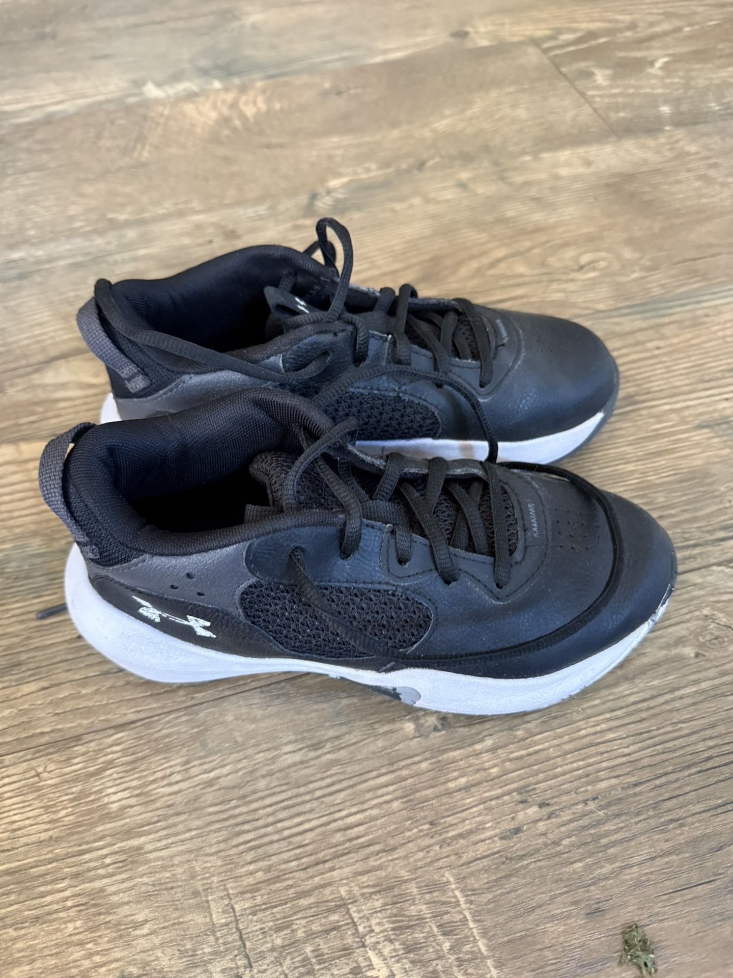 Under Armour Basketball Shoes Boys 2.5