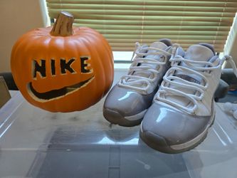 Air Jordan 11 Low "Cement Grey"