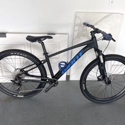 Giant Talon 1 Mountain Bike Small 27.5” Tires