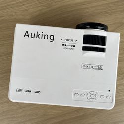 AuKing Mini Projector