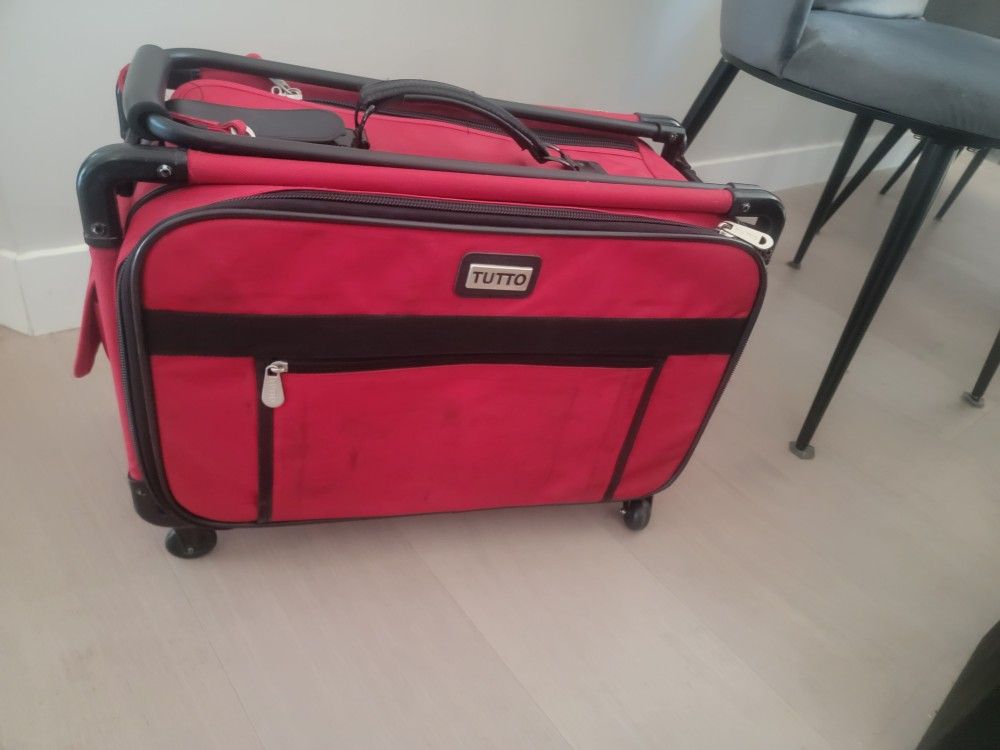 Tutto Machine On Wheels sewing machine case in red