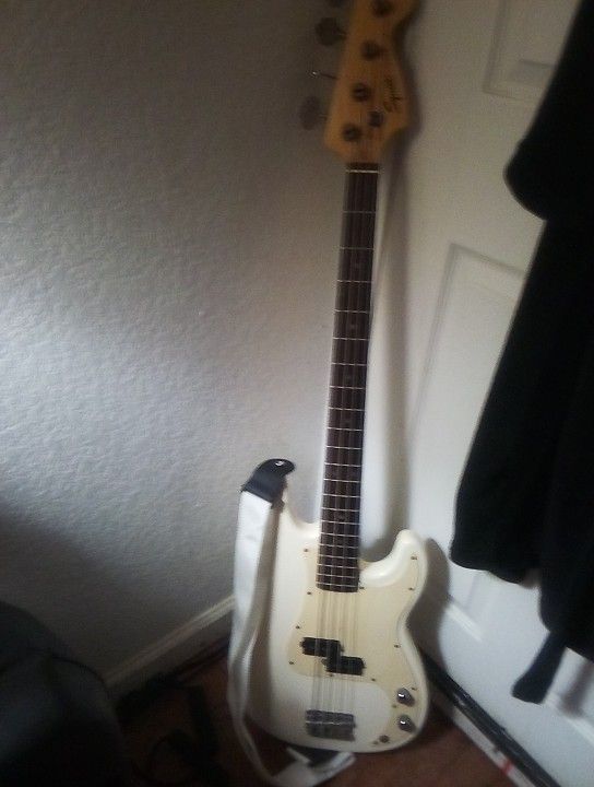 Fender P Bass