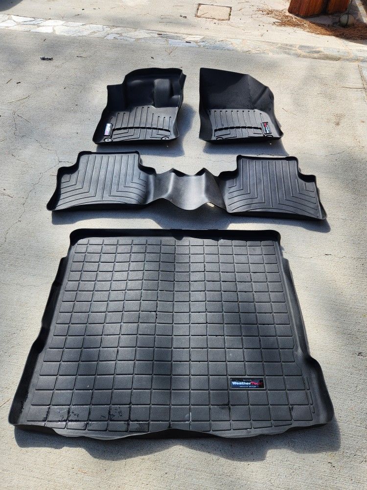 WEATHERTECH 5 PIECE FLOOR MAT SET FOR A 2021 AUDI Q3