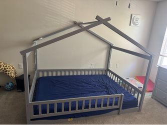 Full Size Montessori Floor Bed (with optional mattress) – Great Condition!
