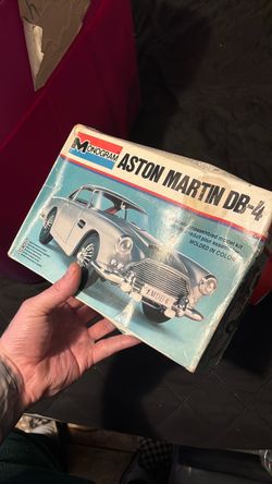Monogram Aston Martin DB-4 Model Kit