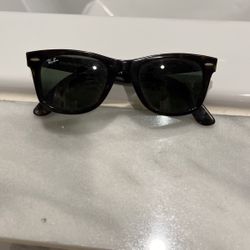 RayBan Wayfarer Sunglasses 