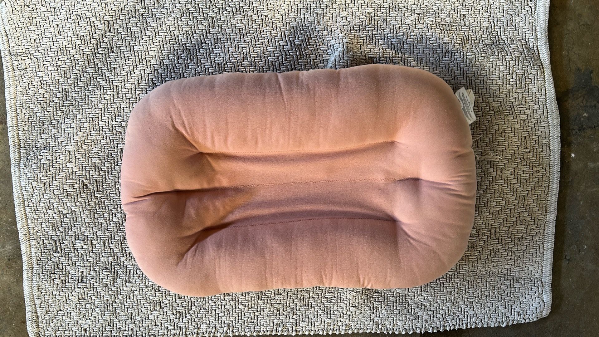 Snuggle Me Infant Lounger Pink
