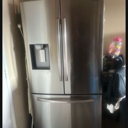 Refrigerator Y Lavadora Y Secadora 