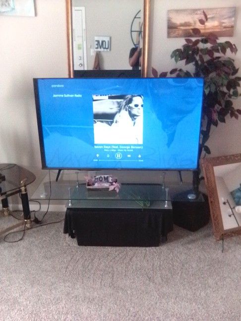 55" Hisense Roku Tv, King Size Dark brown Headboard