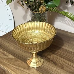 15 Gold Vessels For Centerpieces
