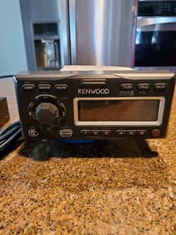 Marine stereo Kenwood (W/sub Out) + Bluetooth.