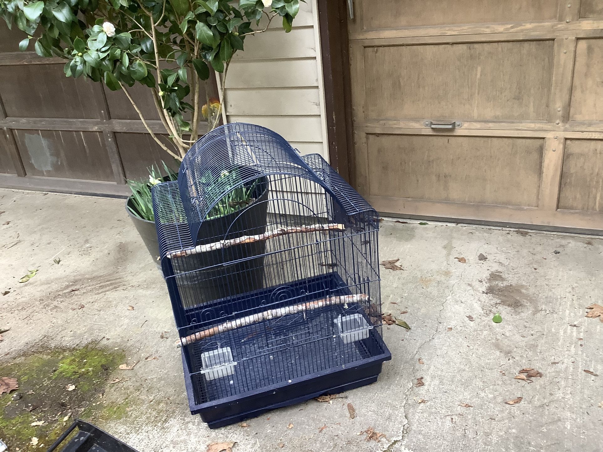 Large Bird Cage For Budgies Or Cockatiels. 