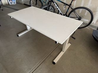White Height-Adjustable Desk with Manual Crank 30"x60"