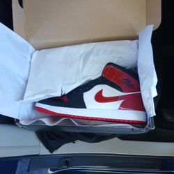 Jordan 1 Mid Varsity Red