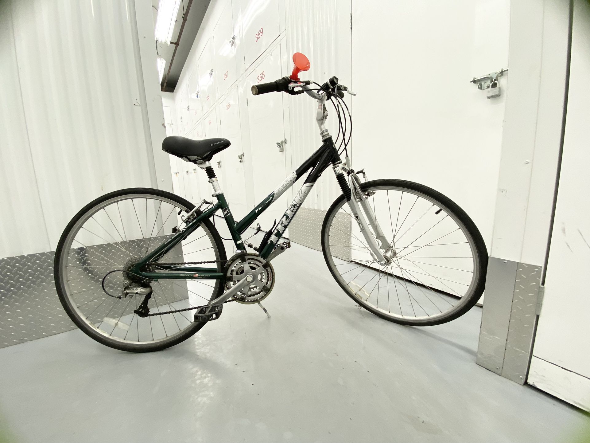 Comfortable Hybrid Trek Bike - Great Condition (15")