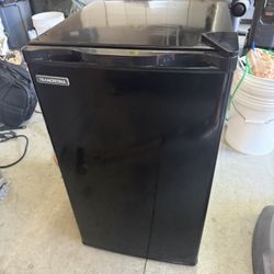 Mini REFRIGERATOR
