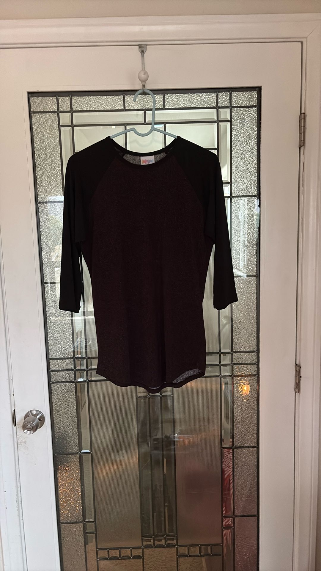 LuLaRoe T-shirt With 3/4 Length Raglan Sleeves-Size Small