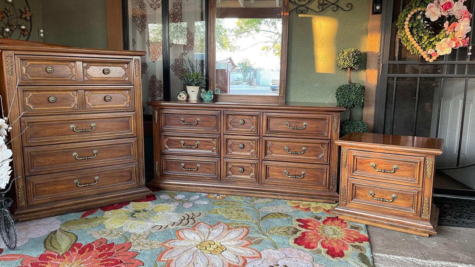 Gorgeous Huntley Thomasville Furniture Set All Pcz And Perfectly Condition