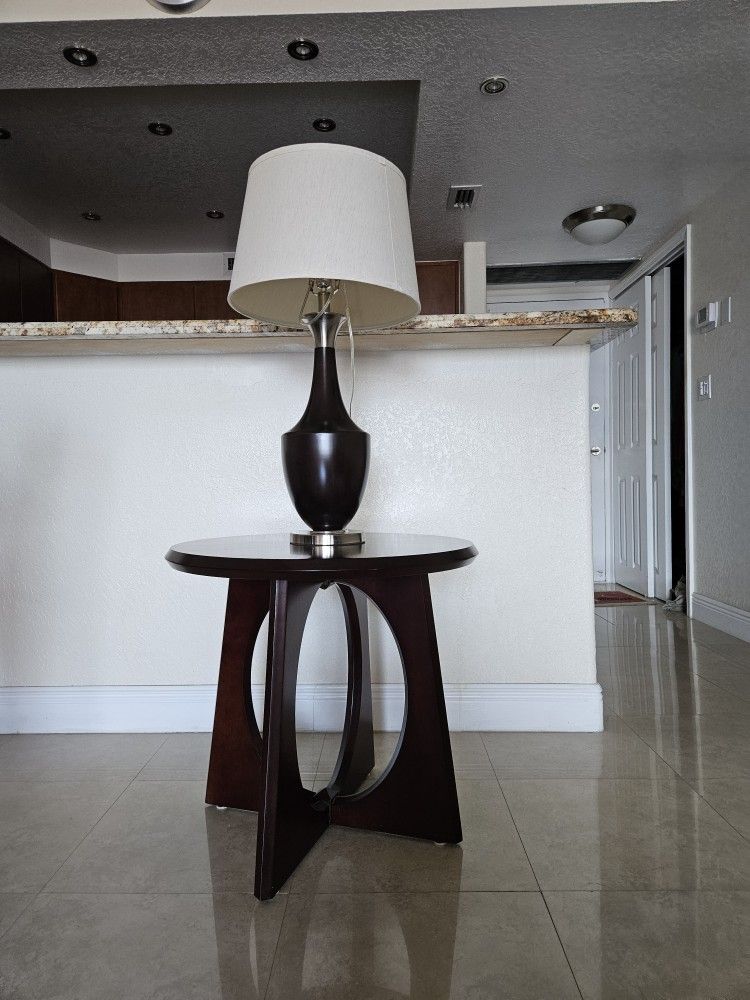Coffee Table With Table Lamp