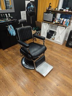 fully functioning Barber chair